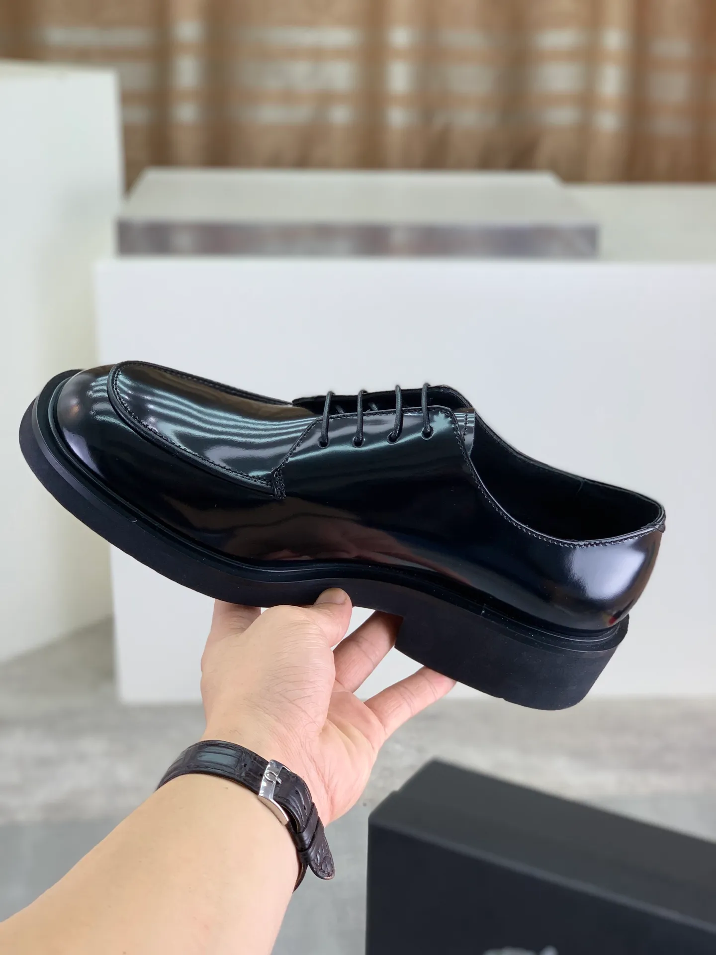 Factory price P840 💰Original quality, top version🔱 ＰＲＡＤＡPrada. Men's business casual leather shoes, top quality cow leather. 1:1 shipment ⬆️Luxurious and noble, all made of imported original first-layer fine suede cowhide, just to create a more comfortable wearing experience. Upper: original comfortable open-edge bead-rubbed calfskin ➕Top imported water-dyed full cow lining, original high-end lightweight and comfortable TPU combination bottom ✔️Code number: 39-44 (38 45 Can be customized)